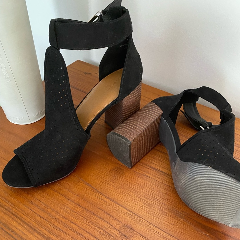 Cute black chunky heel peep toe heels. Almost new condition. Size 11